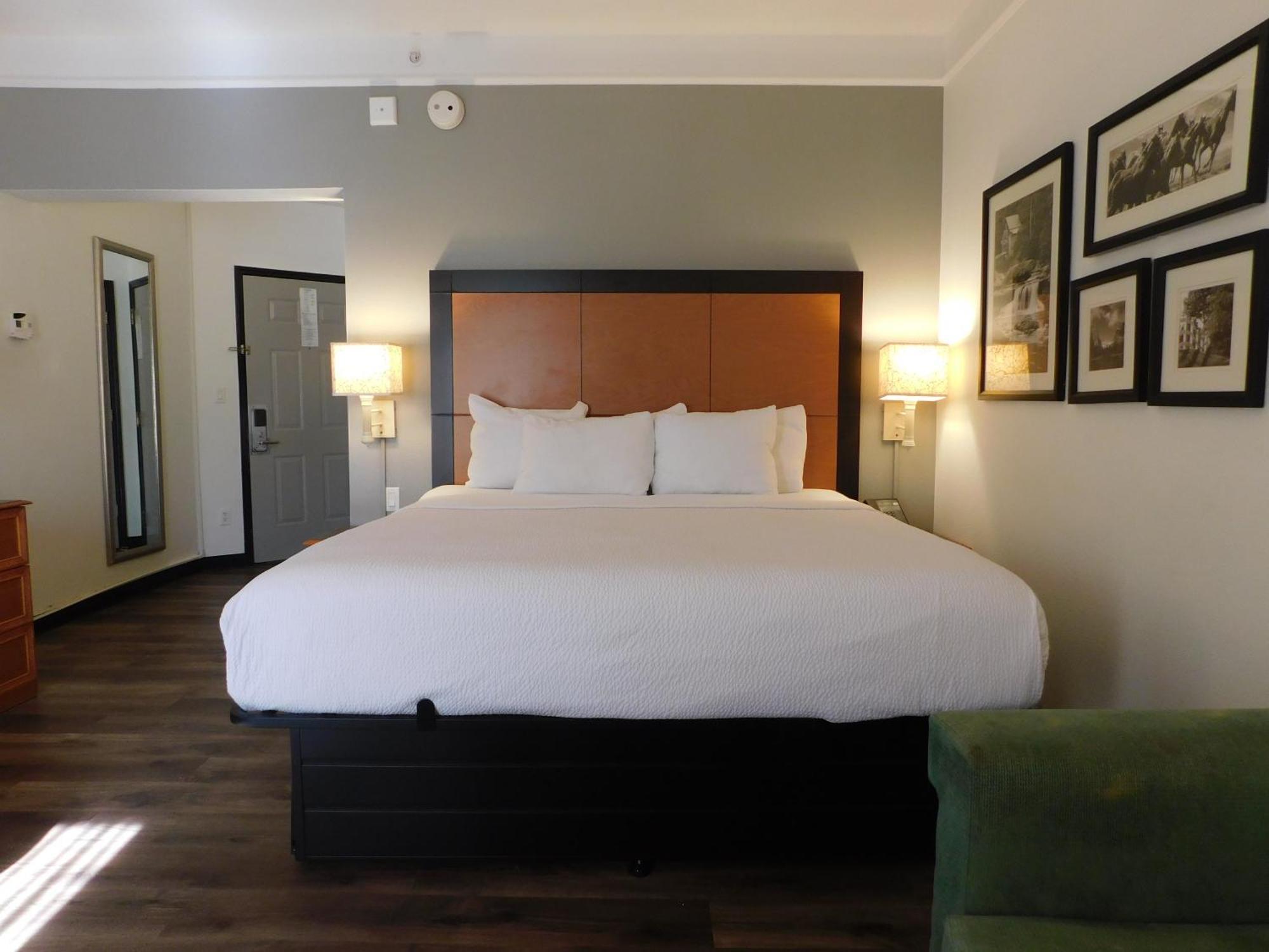 Hotel La Quinta By Wyndham Winston-Salem Esterno foto